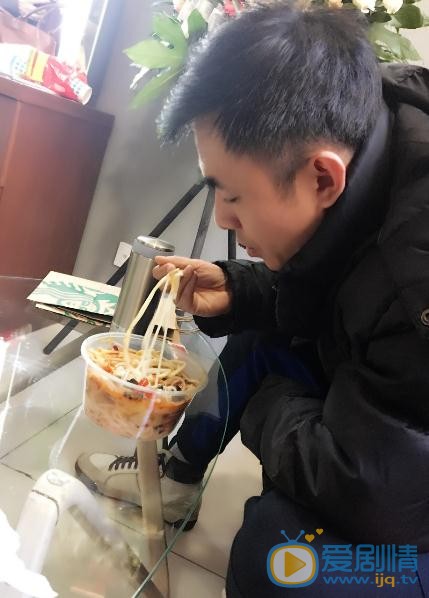 贾一平生活照 贾一平高清写真_贾一平高清剧照