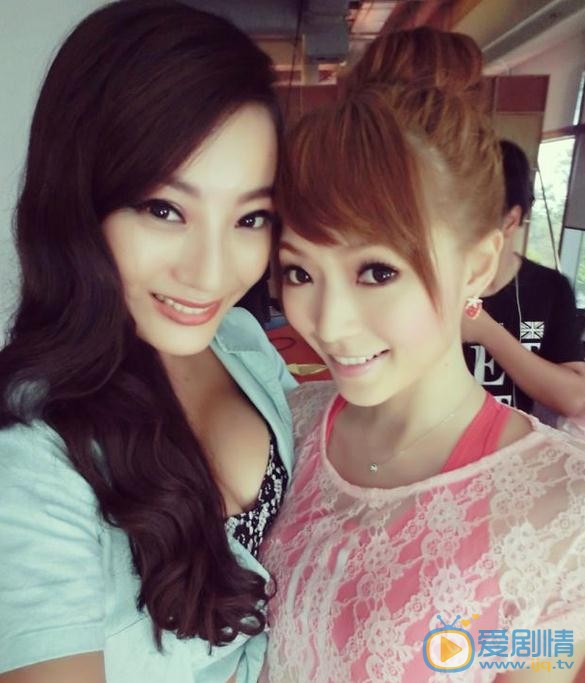 王李丹妮与人合照 王李丹妮高清写真_王李丹妮高清剧照