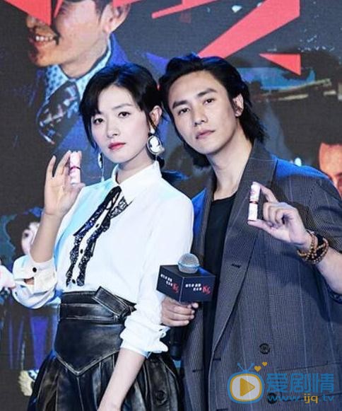 脱身将播 陈坤万茜发布会互动撒糖