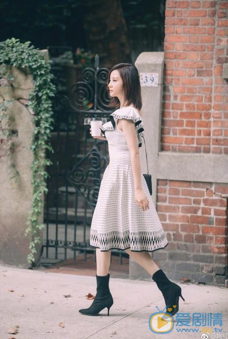 陶红夏日街拍 陶红高清写真_陶红高清剧照