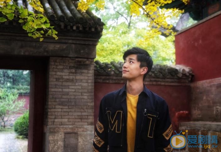 易大千街拍写真 易大千高清写真_易大千高清剧照