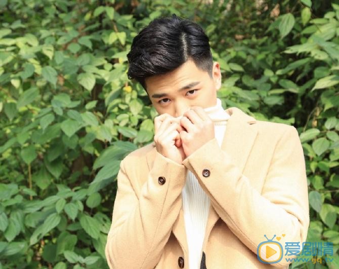 易大千街拍写真 易大千高清写真_易大千高清剧照