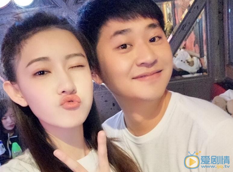 明子煜与人合照 明子煜高清写真_明子煜高清剧照
