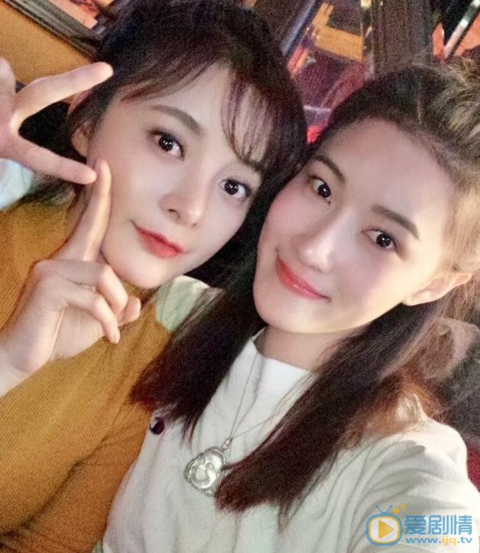 明子煜与人合照 明子煜高清写真_明子煜高清剧照