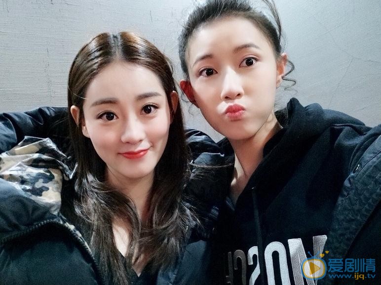 明子煜与人合照 明子煜高清写真_明子煜高清剧照