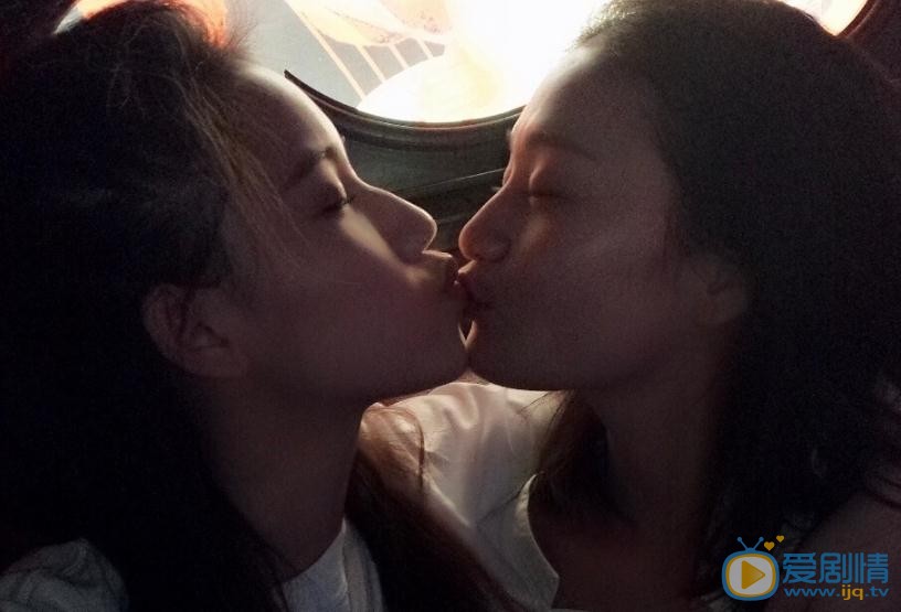 明子煜与人合照 明子煜高清写真_明子煜高清剧照
