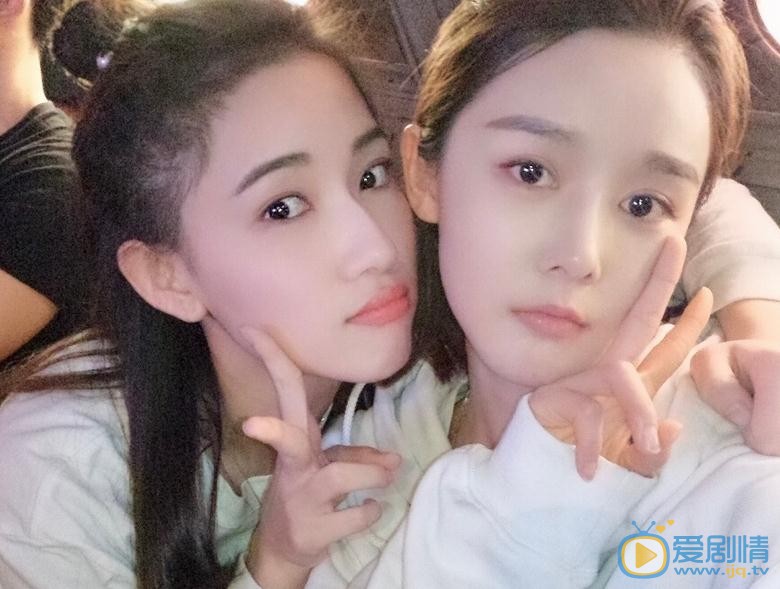 明子煜与人合照 明子煜高清写真_明子煜高清剧照