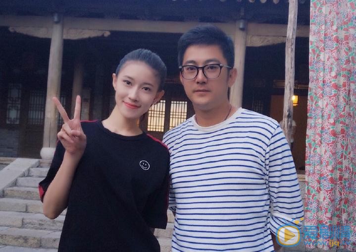 明子煜与人合照 明子煜高清写真_明子煜高清剧照