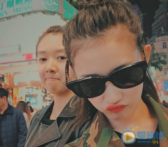 明子煜与人合照 明子煜高清写真_明子煜高清剧照