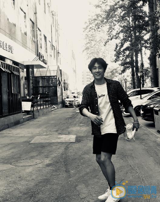 王蕴凡旅行照 王蕴凡高清写真_王蕴凡高清剧照