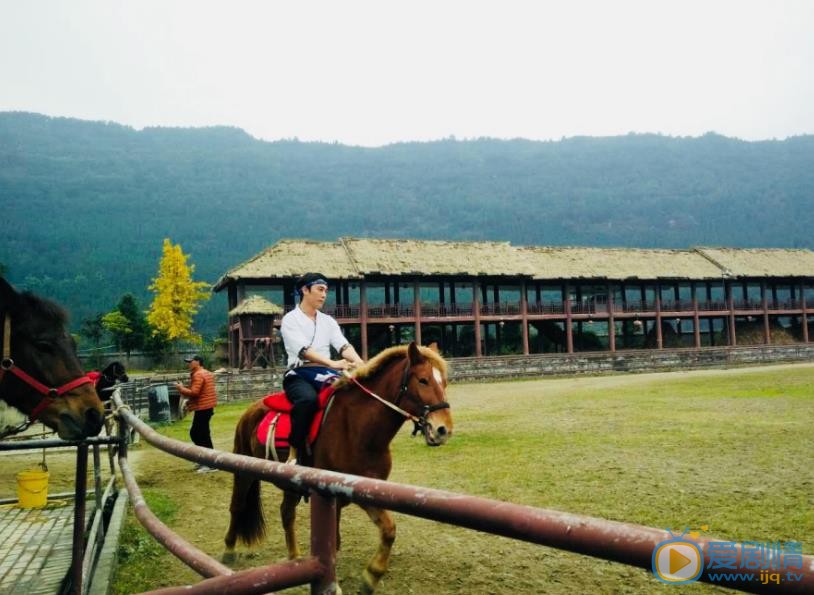 王蕴凡旅行照 王蕴凡高清写真_王蕴凡高清剧照