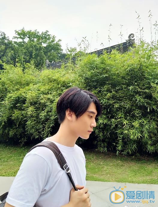 王蕴凡旅行照 王蕴凡高清写真_王蕴凡高清剧照