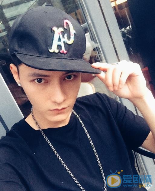 冯铭潮生活照 冯铭潮高清写真_冯铭潮高清剧照