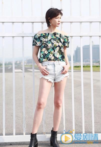 李艾时尚写真 李艾高清写真_李艾高清剧照