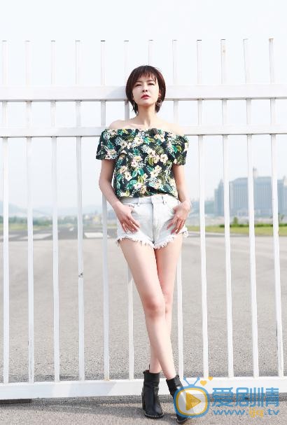 李艾时尚写真 李艾高清写真_李艾高清剧照