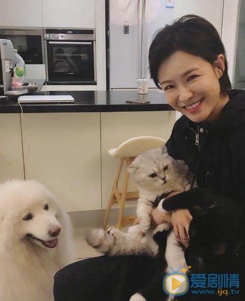 李艾生活照 李艾高清写真_李艾高清剧照