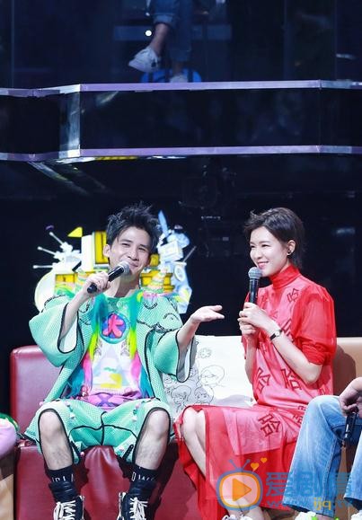 李艾《嗨唱》节目照 李艾高清写真_李艾高清剧照