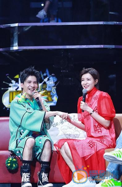 李艾《嗨唱》节目照 李艾高清写真_李艾高清剧照