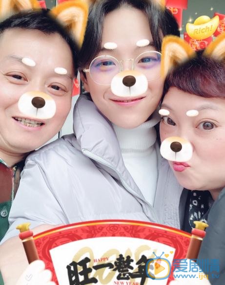 柳泽文与人合照 柳泽文高清写真_柳泽文高清剧照