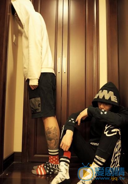 柳泽文与人合照 柳泽文高清写真_柳泽文高清剧照