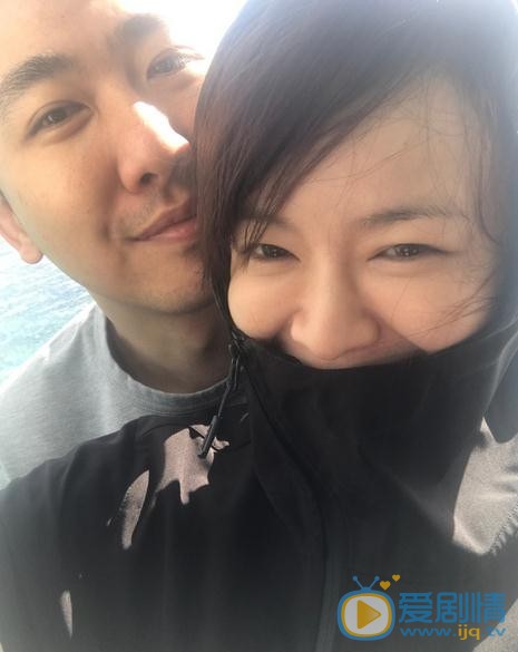 李艾与人合照 李艾高清写真_李艾高清剧照