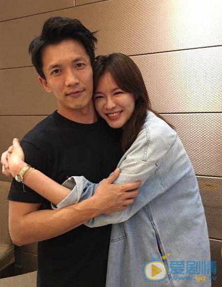 李艾与人合照 李艾高清写真_李艾高清剧照