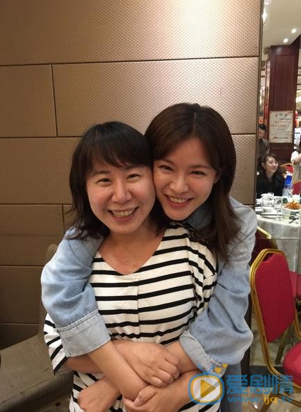 李艾与人合照 李艾高清写真_李艾高清剧照