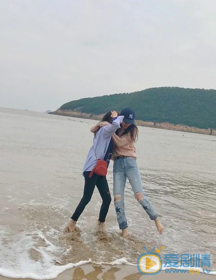 戚砚笛与人合照 戚砚笛高清写真_戚砚笛高清剧照