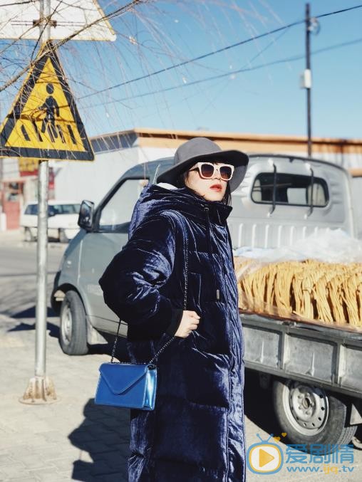 黄璐冬日街拍照 黄璐高清写真_黄璐高清剧照