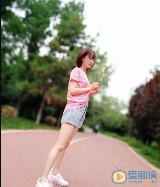 李小晶时尚街拍 李小晶高清写真_李小晶高清剧照