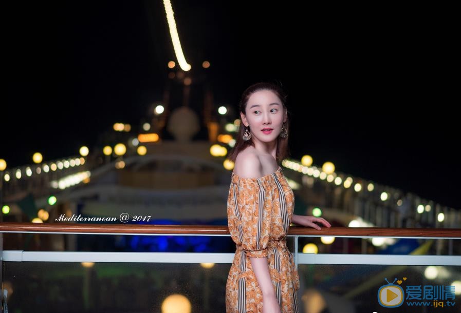 李小晶时尚街拍 李小晶高清写真_李小晶高清剧照