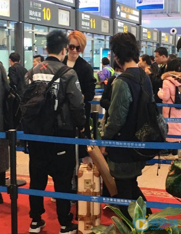 梁咏琪机场路透照 梁咏琪高清写真_梁咏琪高清剧照