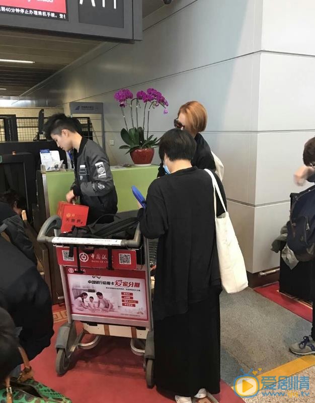 梁咏琪机场路透照 梁咏琪高清写真_梁咏琪高清剧照