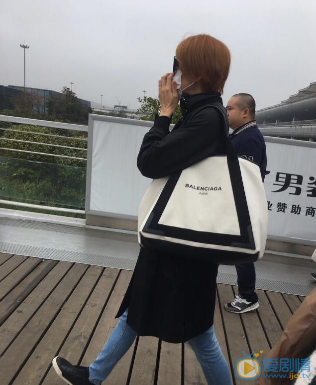 梁咏琪机场路透照 梁咏琪高清写真_梁咏琪高清剧照