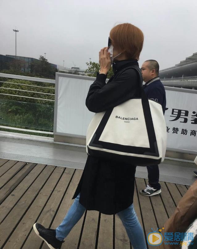 梁咏琪机场路透照 梁咏琪高清写真_梁咏琪高清剧照