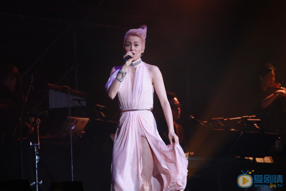 梁咏琪演唱会造型 梁咏琪高清写真_梁咏琪高清剧照