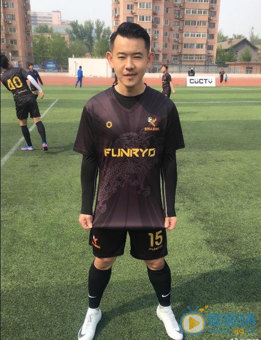 李响足球比赛运动 李响高清写真_李响高清剧照