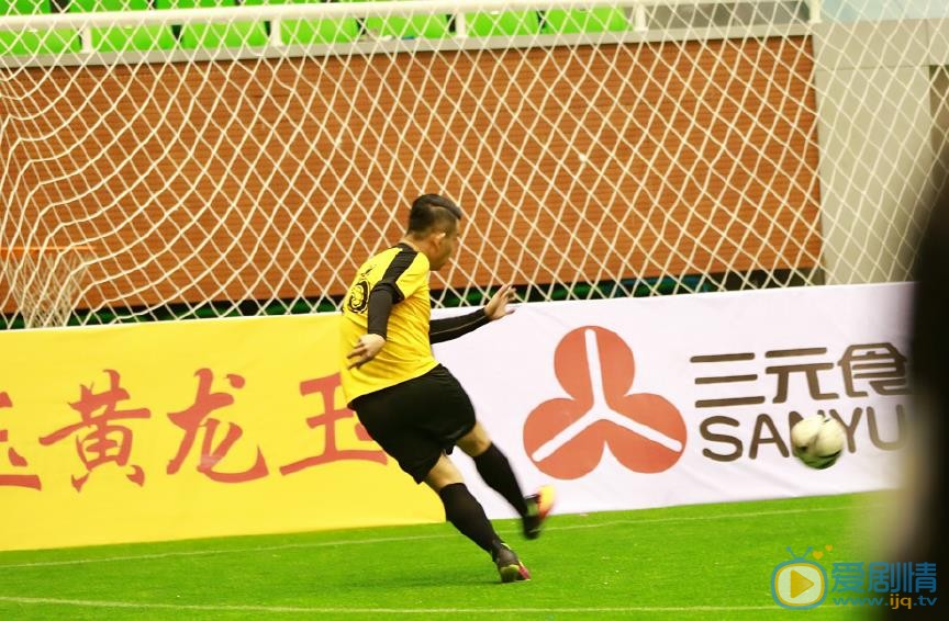 李响足球比赛运动 李响高清写真_李响高清剧照