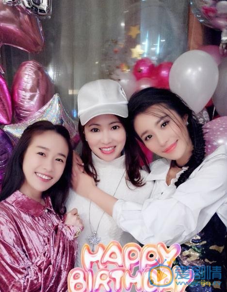 邱箫婵与人合照 邱箫婵高清写真_邱箫婵高清剧照