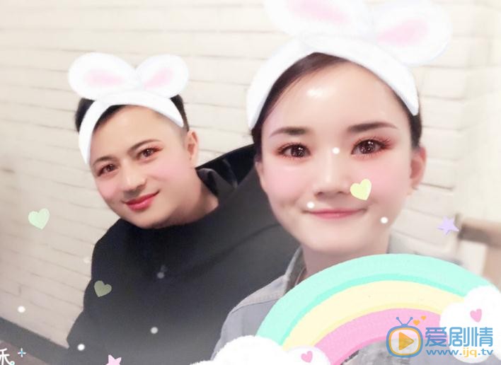 馨子与人合照 馨子高清写真_馨子高清剧照