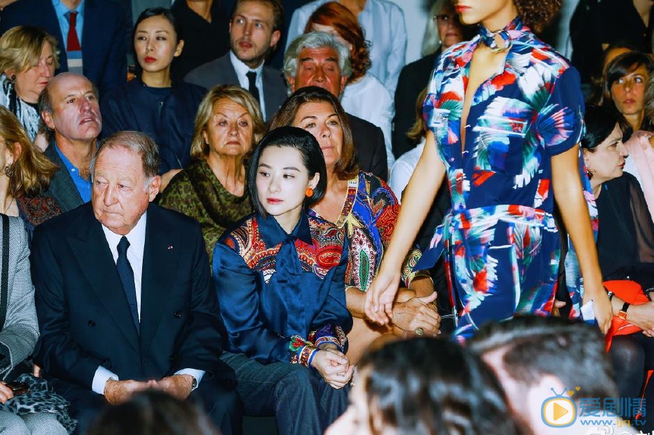 刘璇靓丽街拍 刘璇高清写真_刘璇高清剧照