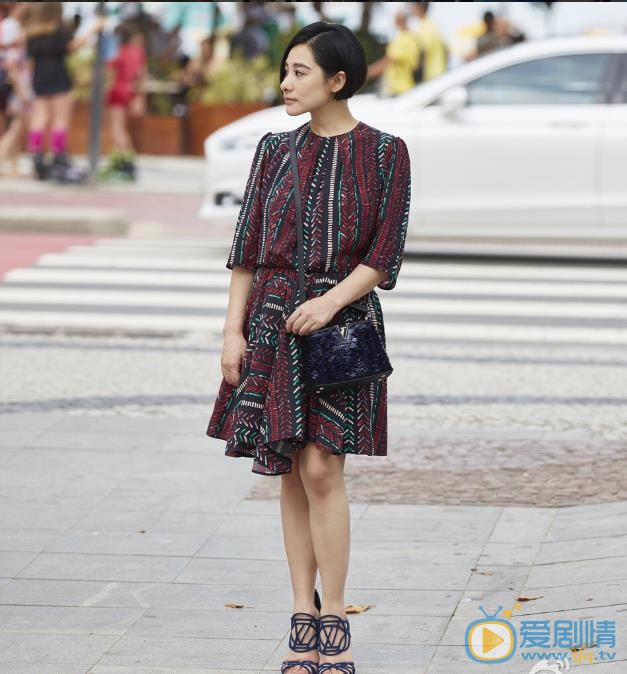 刘璇靓丽街拍 刘璇高清写真_刘璇高清剧照