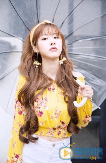 何文意街拍写真 何文意高清写真_何文意高清剧照