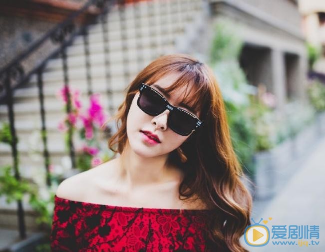 何文意街拍写真 何文意高清写真_何文意高清剧照