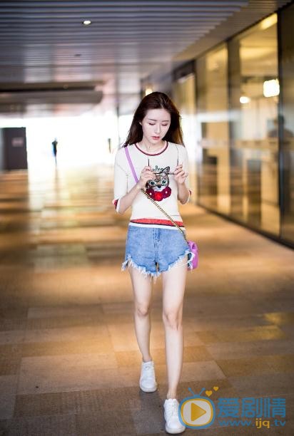 何文意街拍写真 何文意高清写真_何文意高清剧照