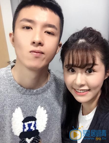 何文意与人合照 何文意高清写真_何文意高清剧照