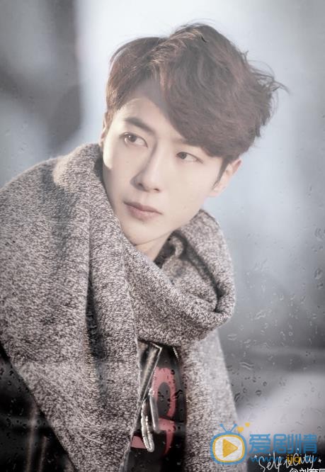 刘育同帅气街拍 刘育同高清写真_刘育同高清剧照