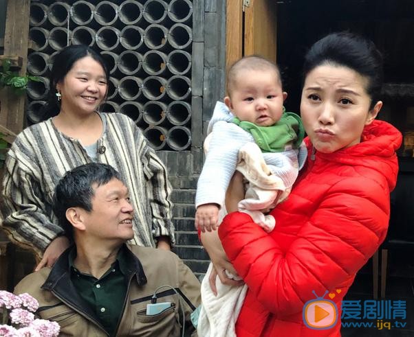 颜丙燕与人合照 颜丙燕高清写真_颜丙燕高清剧照