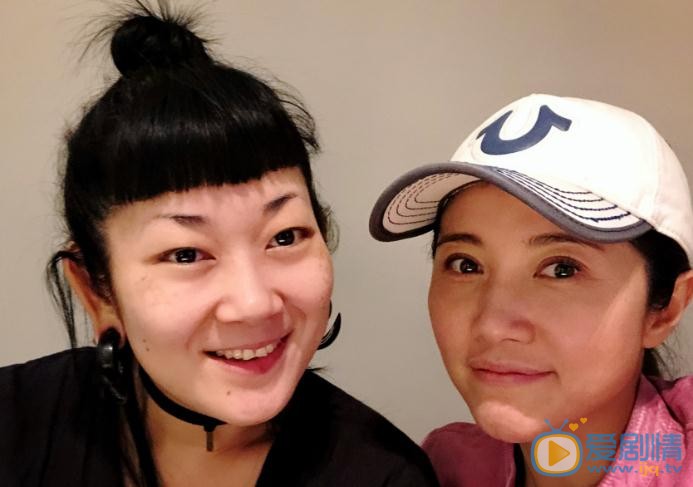 颜丙燕与人合照 颜丙燕高清写真_颜丙燕高清剧照
