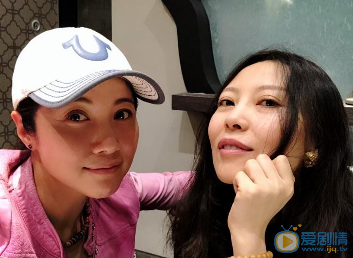 颜丙燕与人合照 颜丙燕高清写真_颜丙燕高清剧照